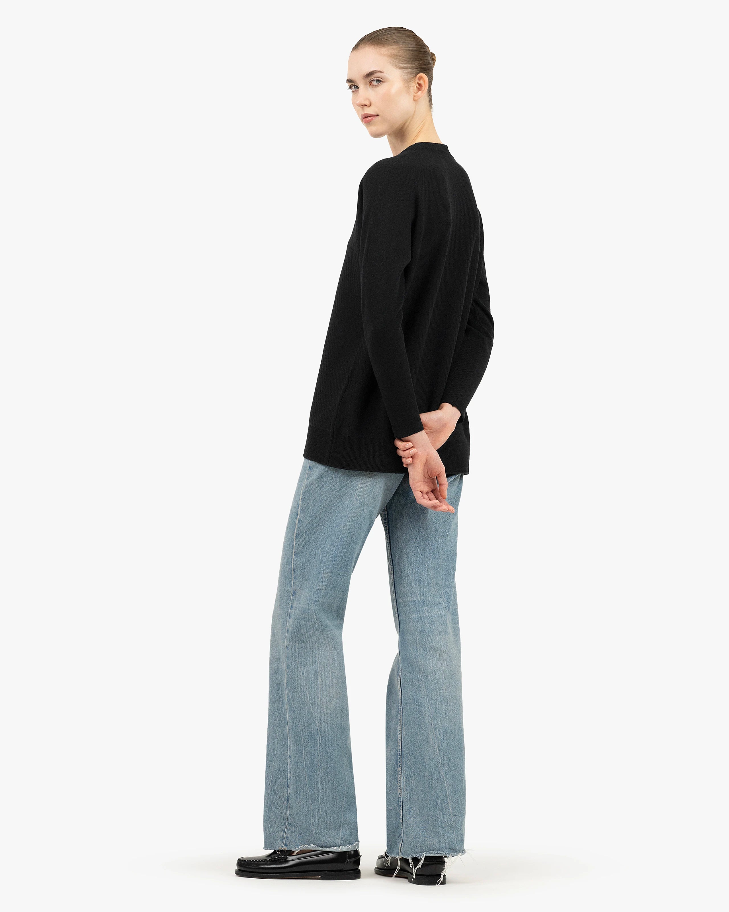 Women's Milford V-Neck Sweater - Black Merino