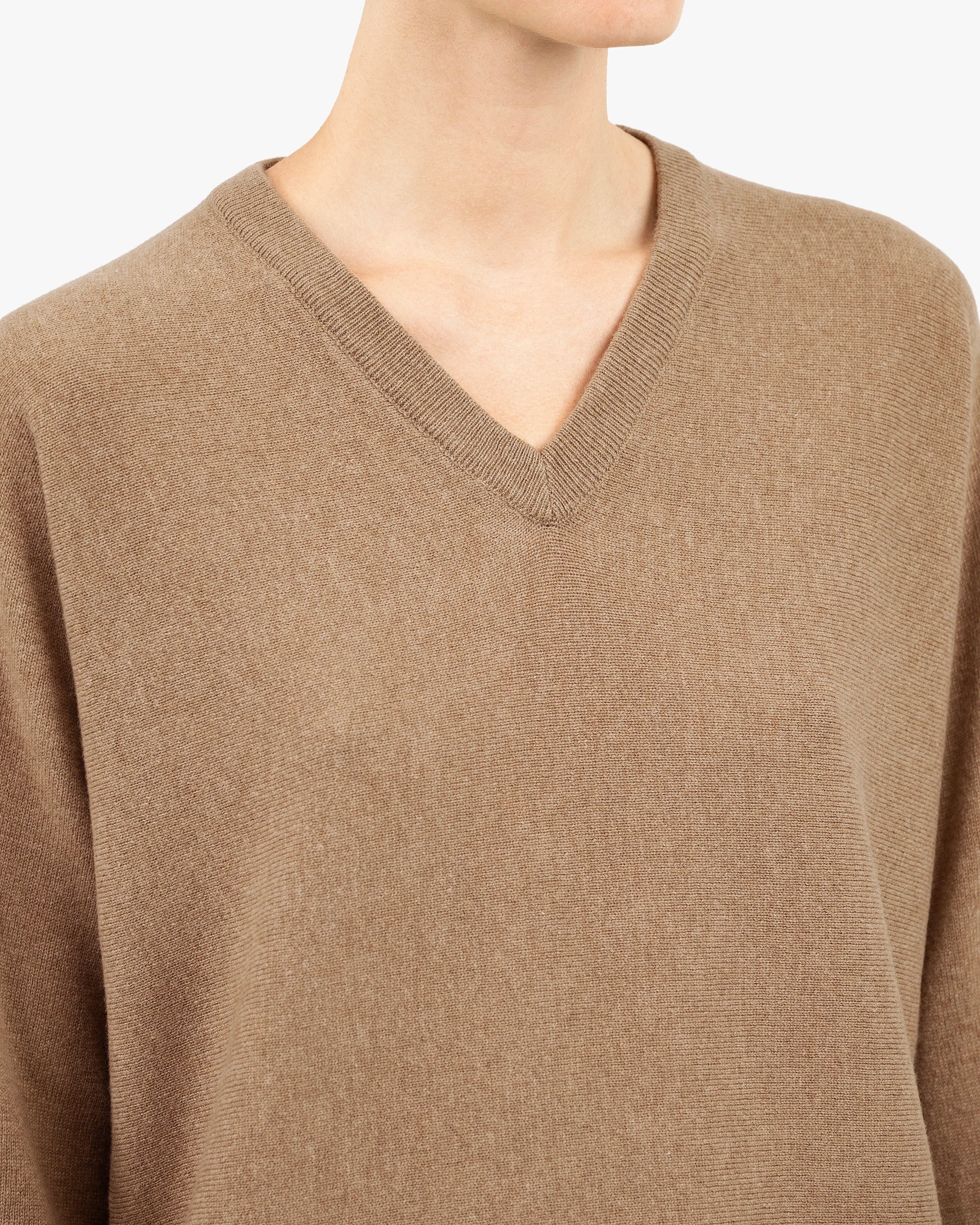 Women's Milford Merino V-Neck Sweater - Hazelnut | MaisonCashmere