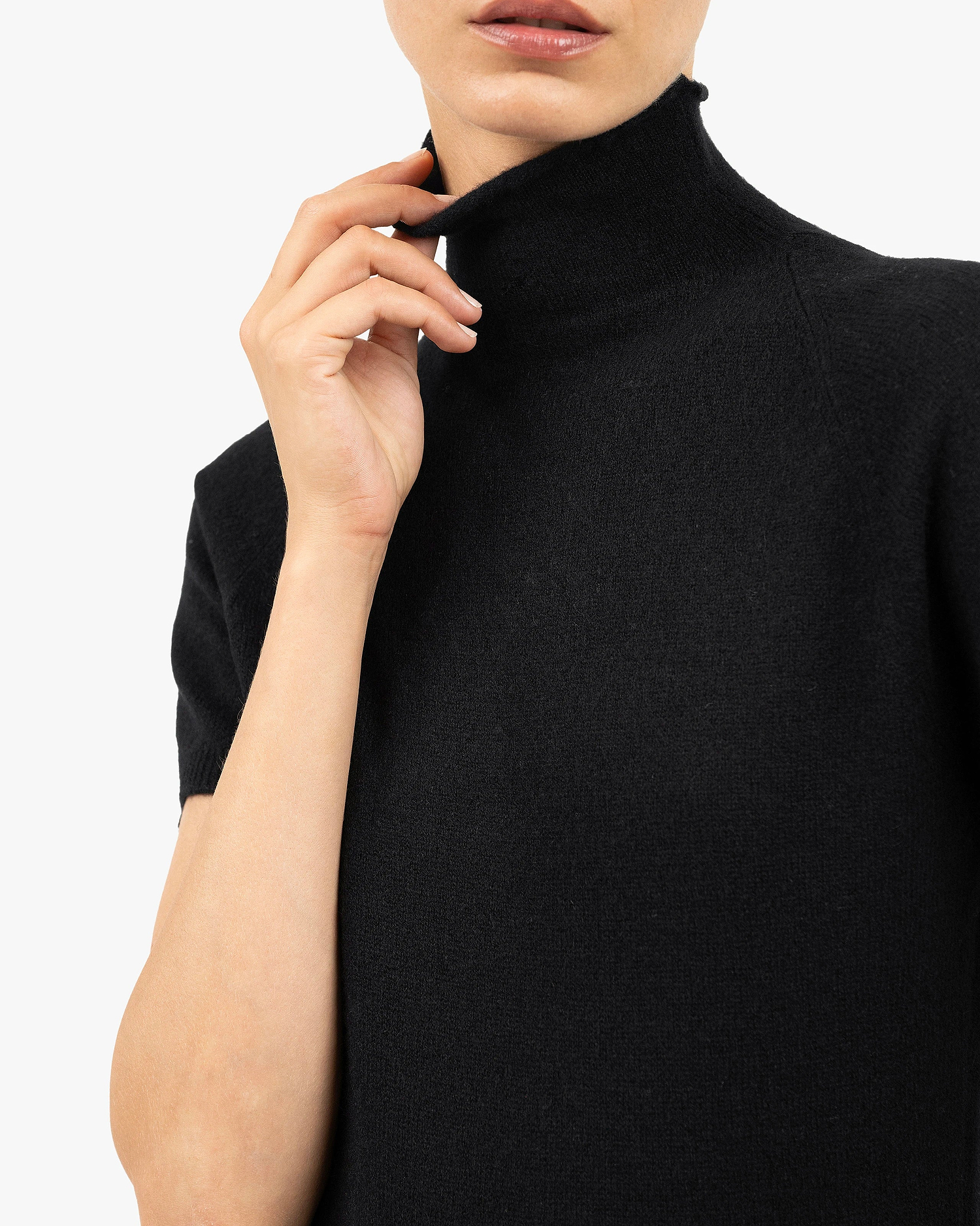 Piuma Mock Neck Tee - Black Cashmere