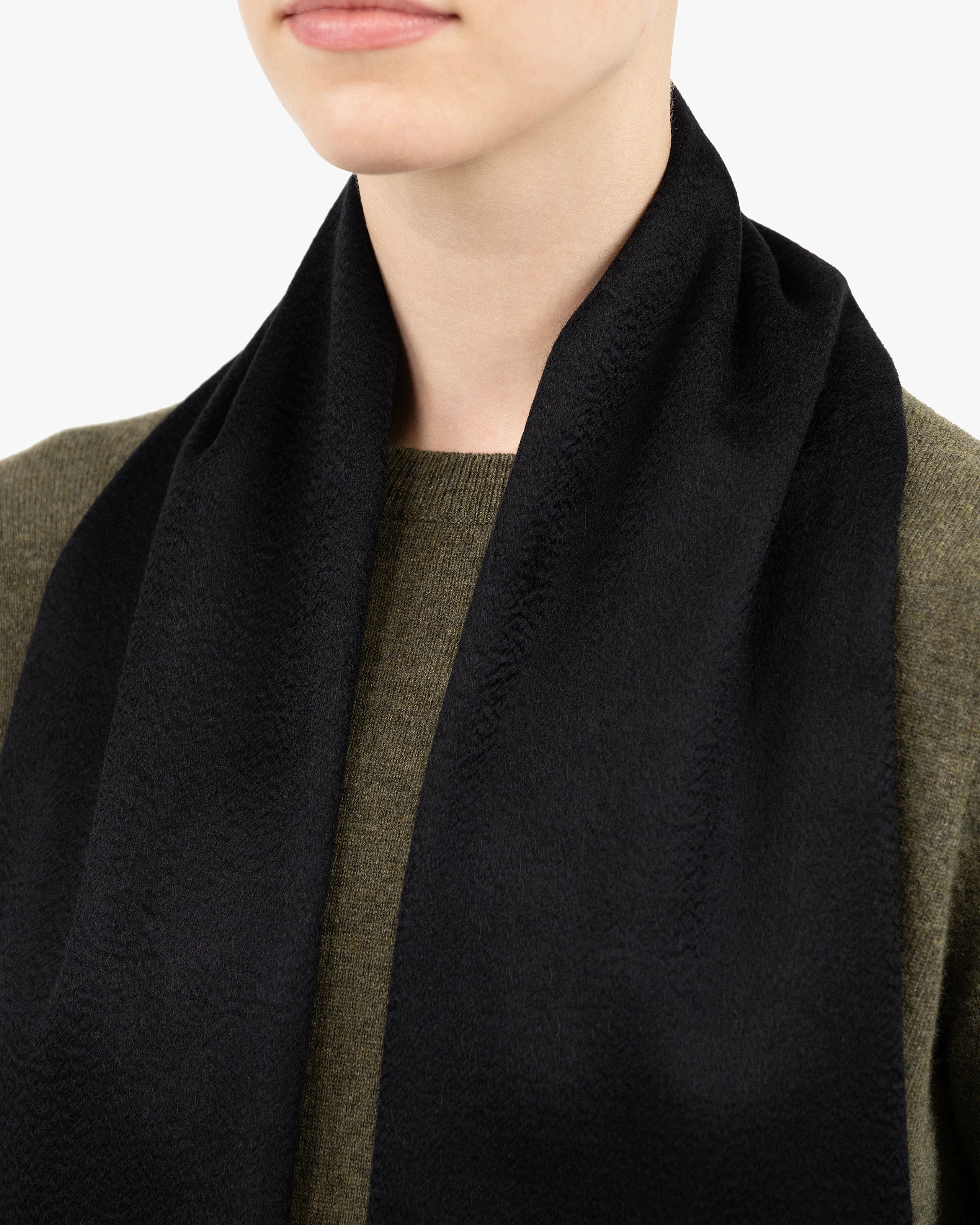 Women's Courmayeur Scarf - Black Cashmere