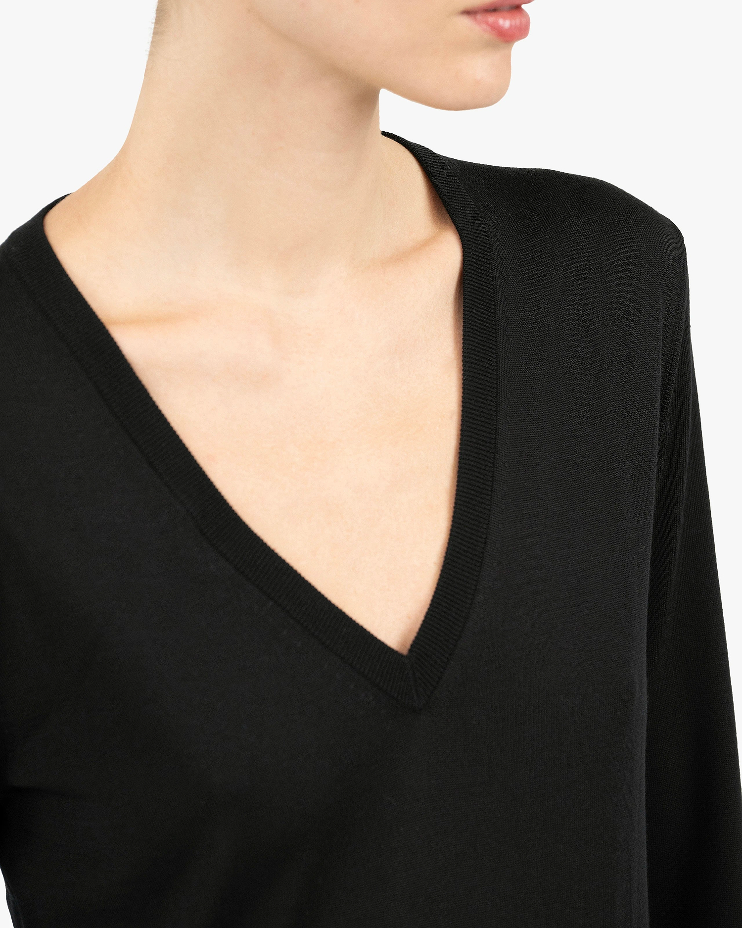 Women's Seraphine V-Neck Sweater - Black Merino Superfine
