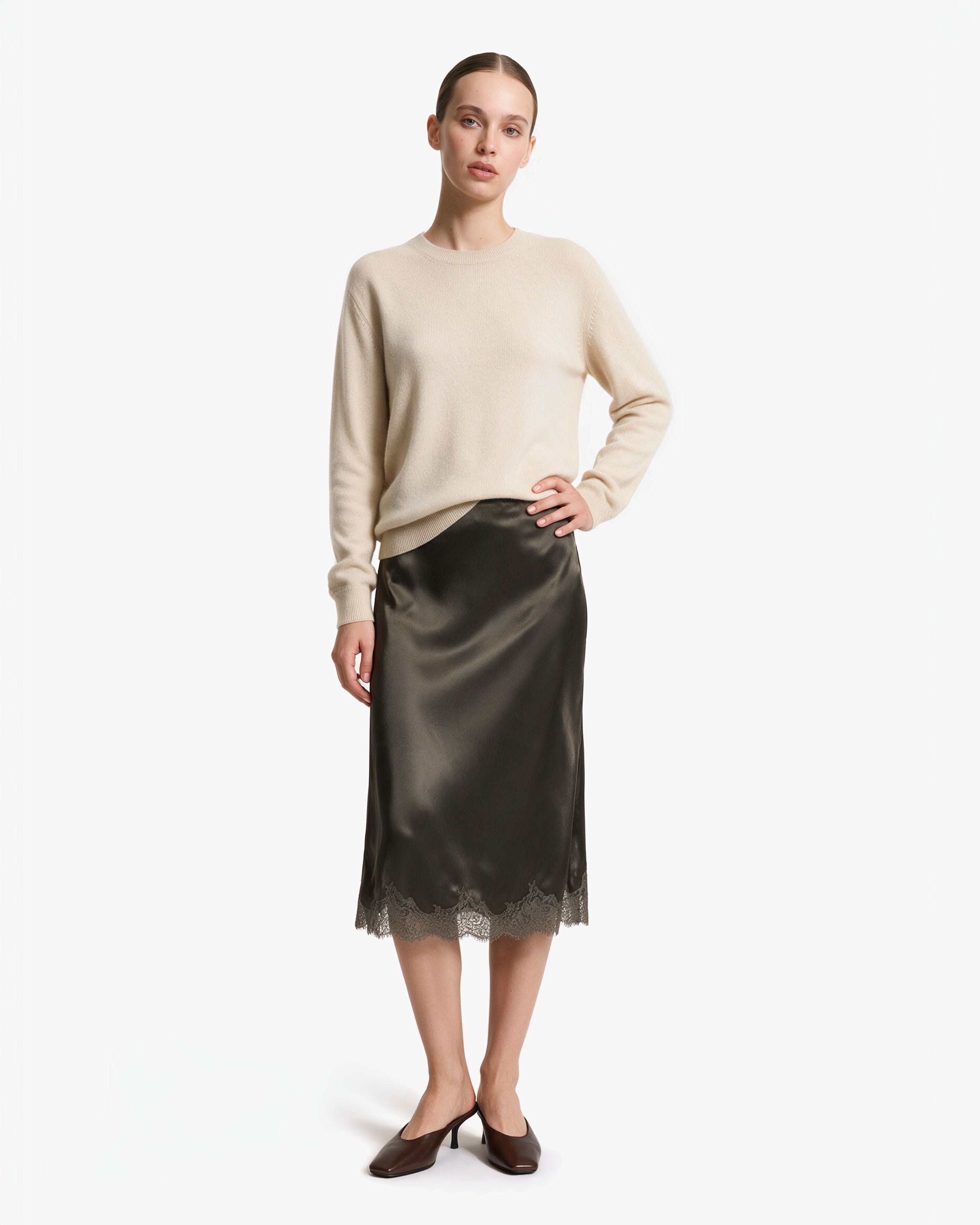 Women's Classic Prestige Crewneck · Beige Women > Crewneck Sweater