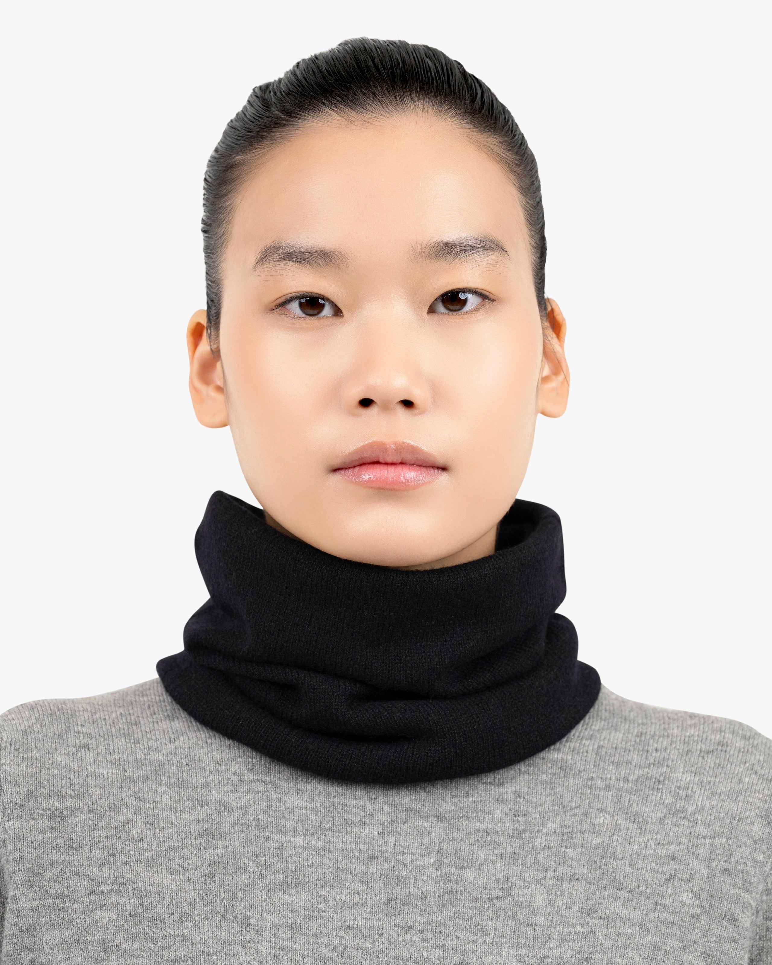 Essential Neck Warmer - Black Cashmere