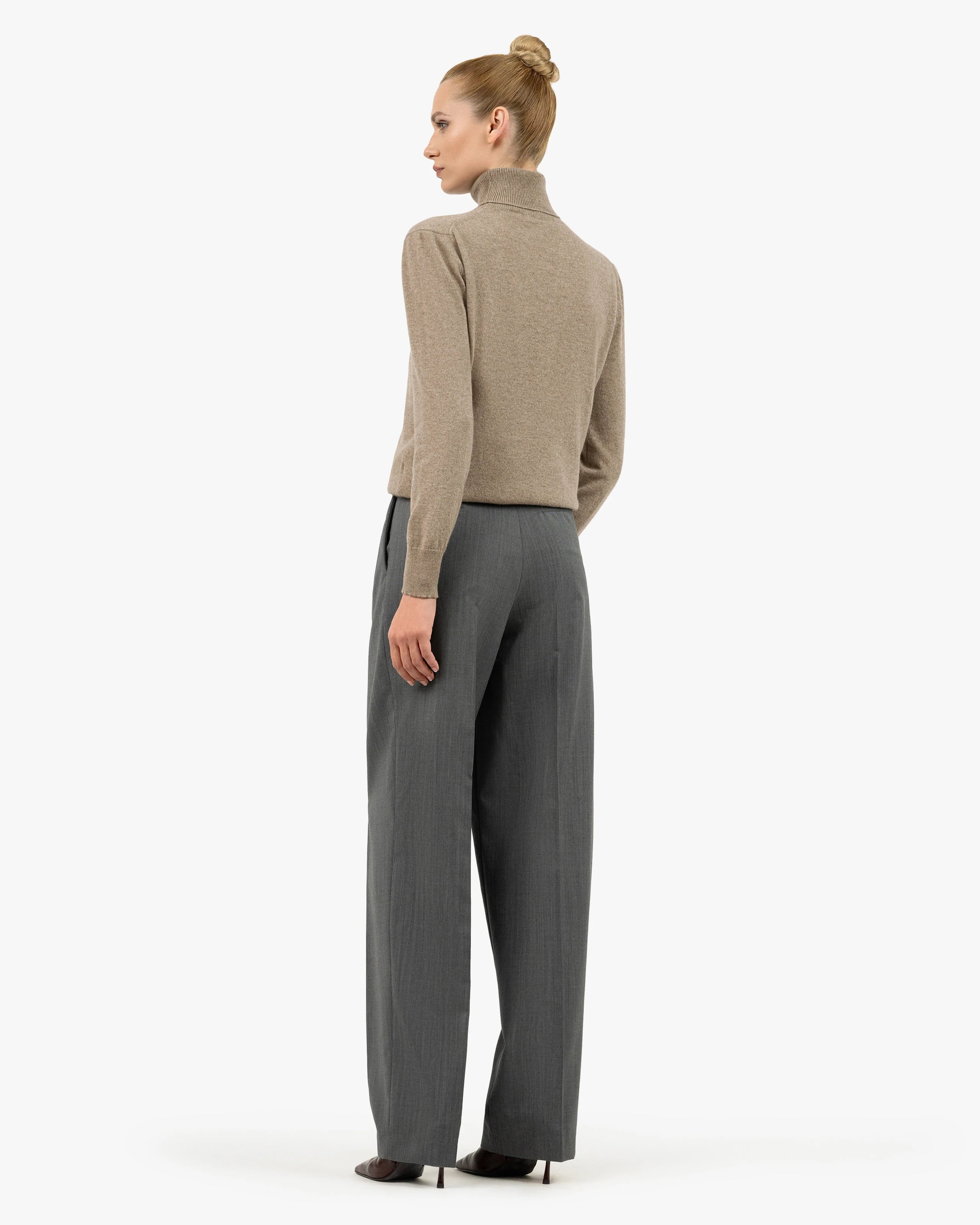 Women's Essential Turtleneck Sweater - Taupe Cashmere