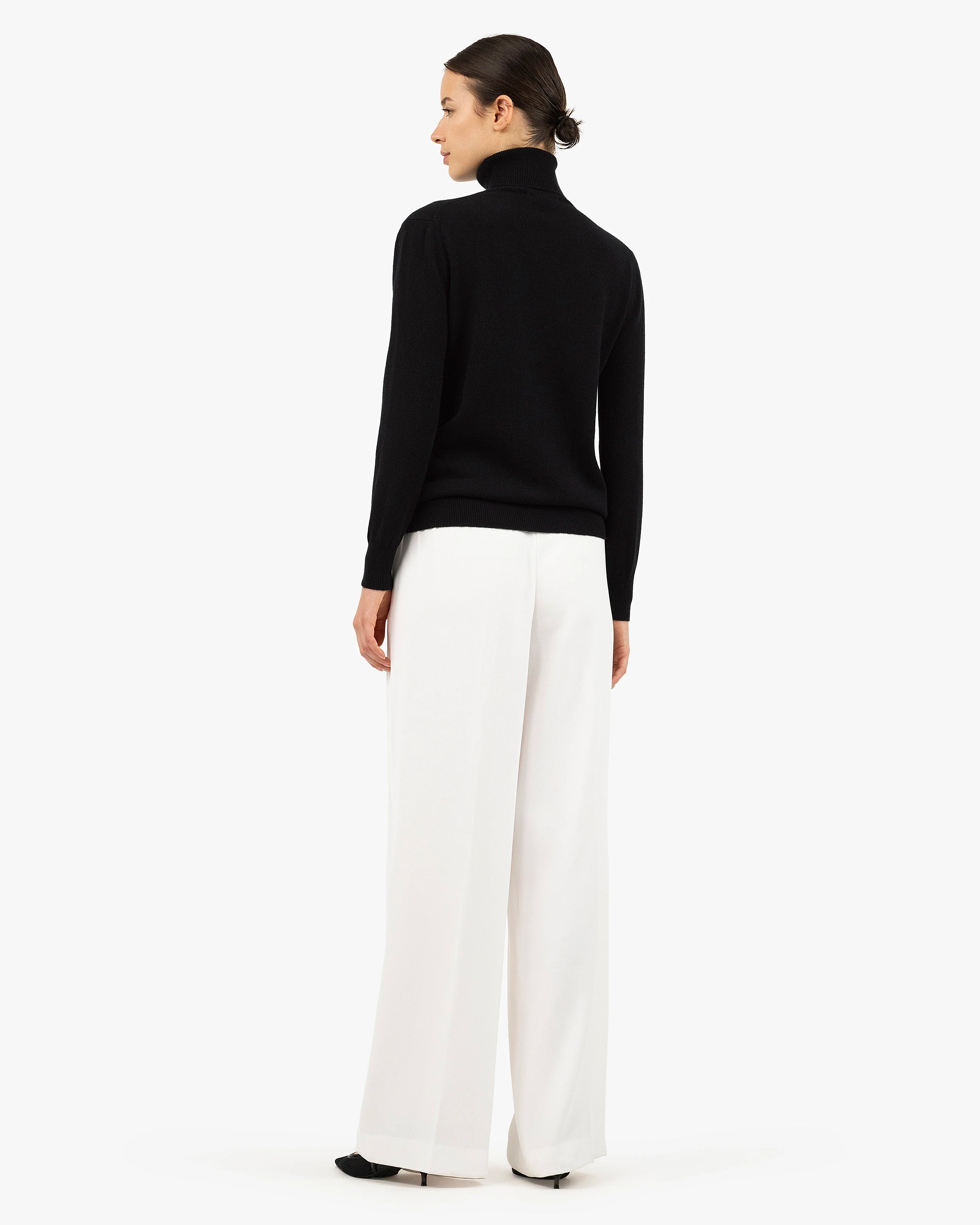 Women's Essential Turtleneck Sweater - Black Cashmere