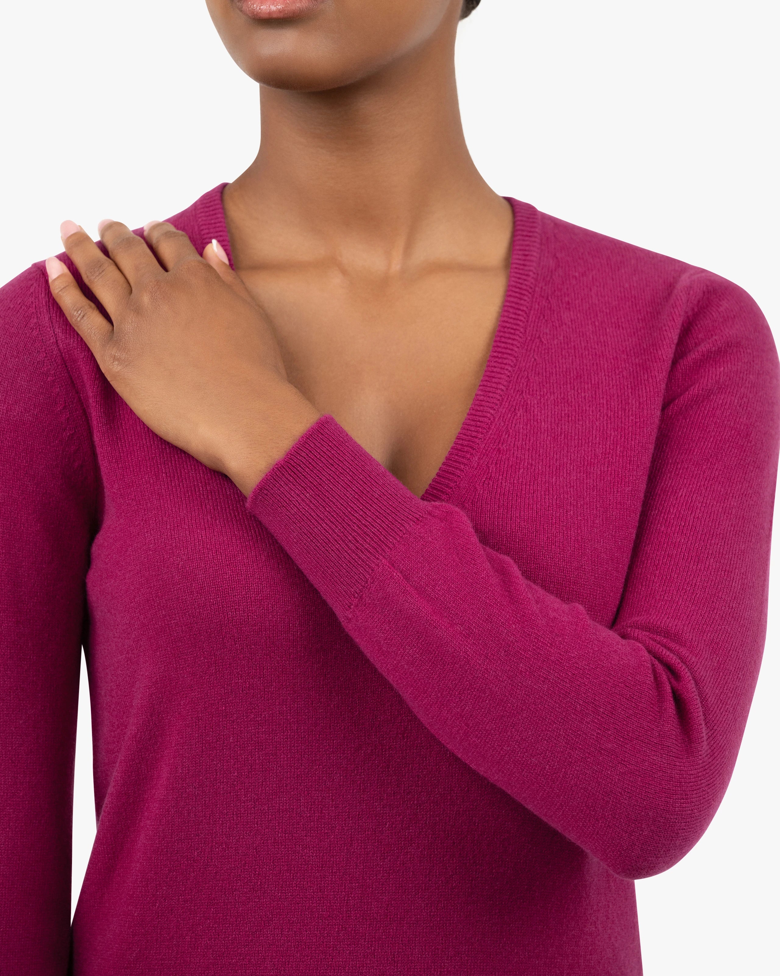 Women's Essential V-Neck Sweater - Magenta Cashmere