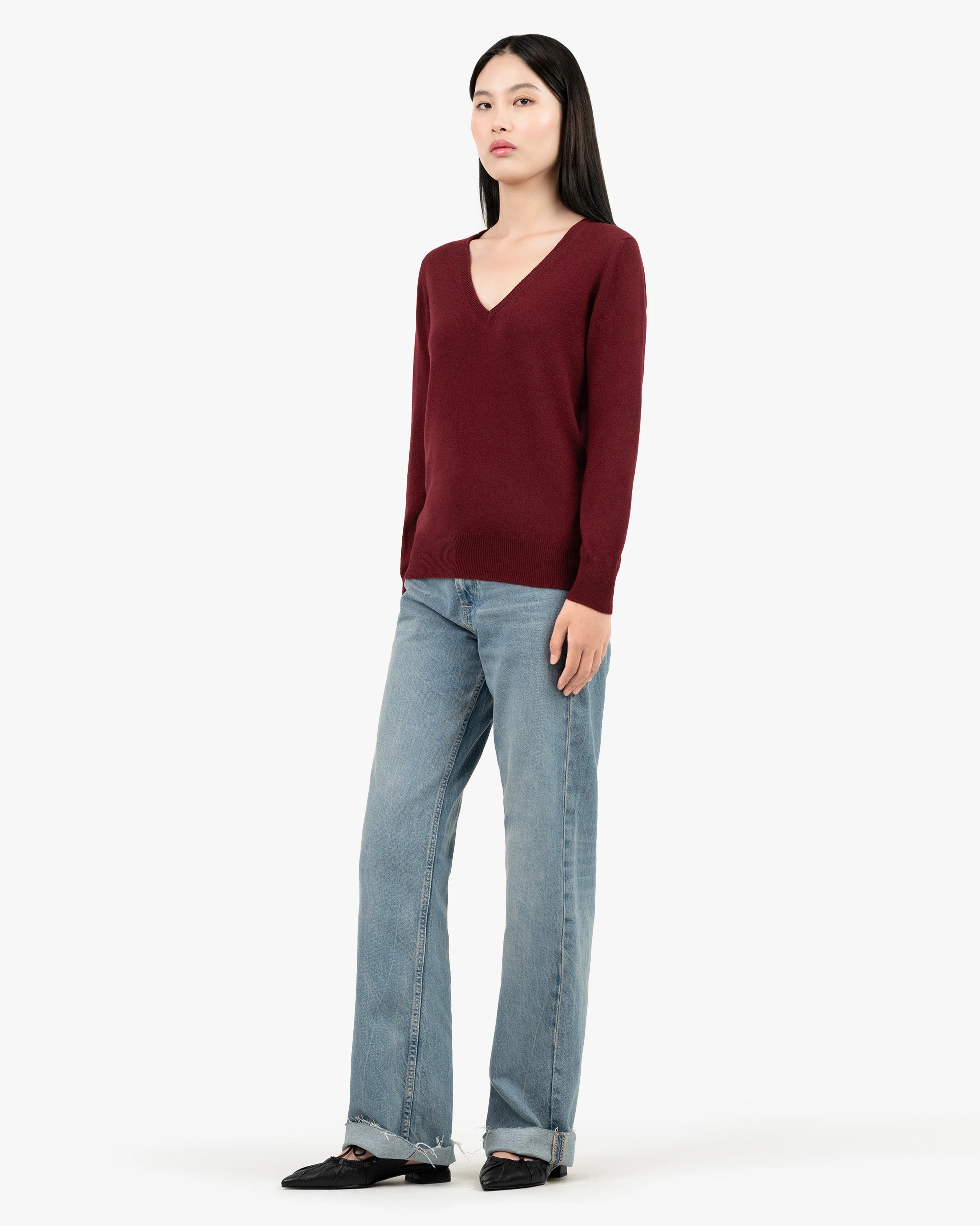 Women's Essential V-Neck Sweater - Bordeaux Cashmere