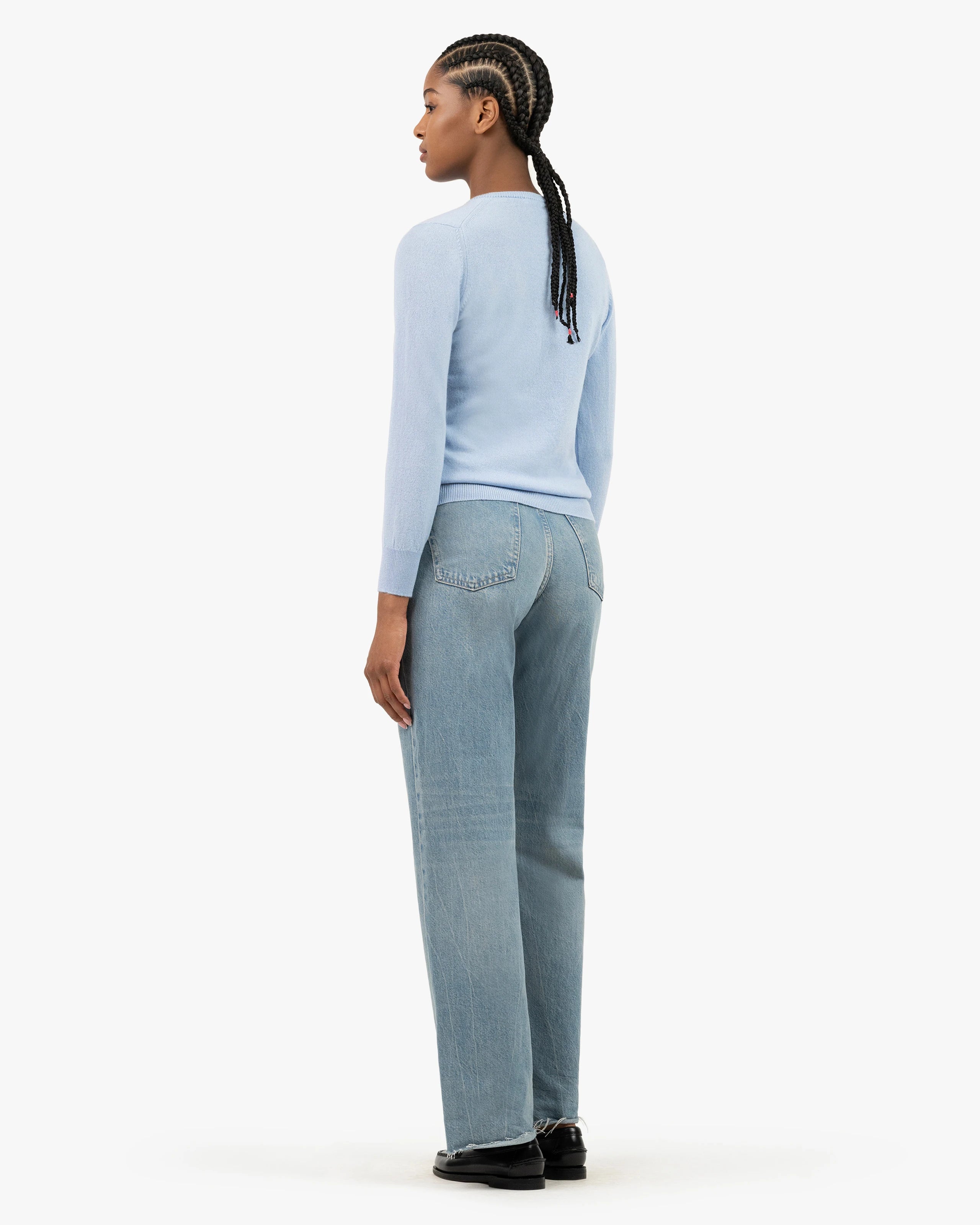 Women's Essential V-Neck Sweater - Light Blue Cashmere