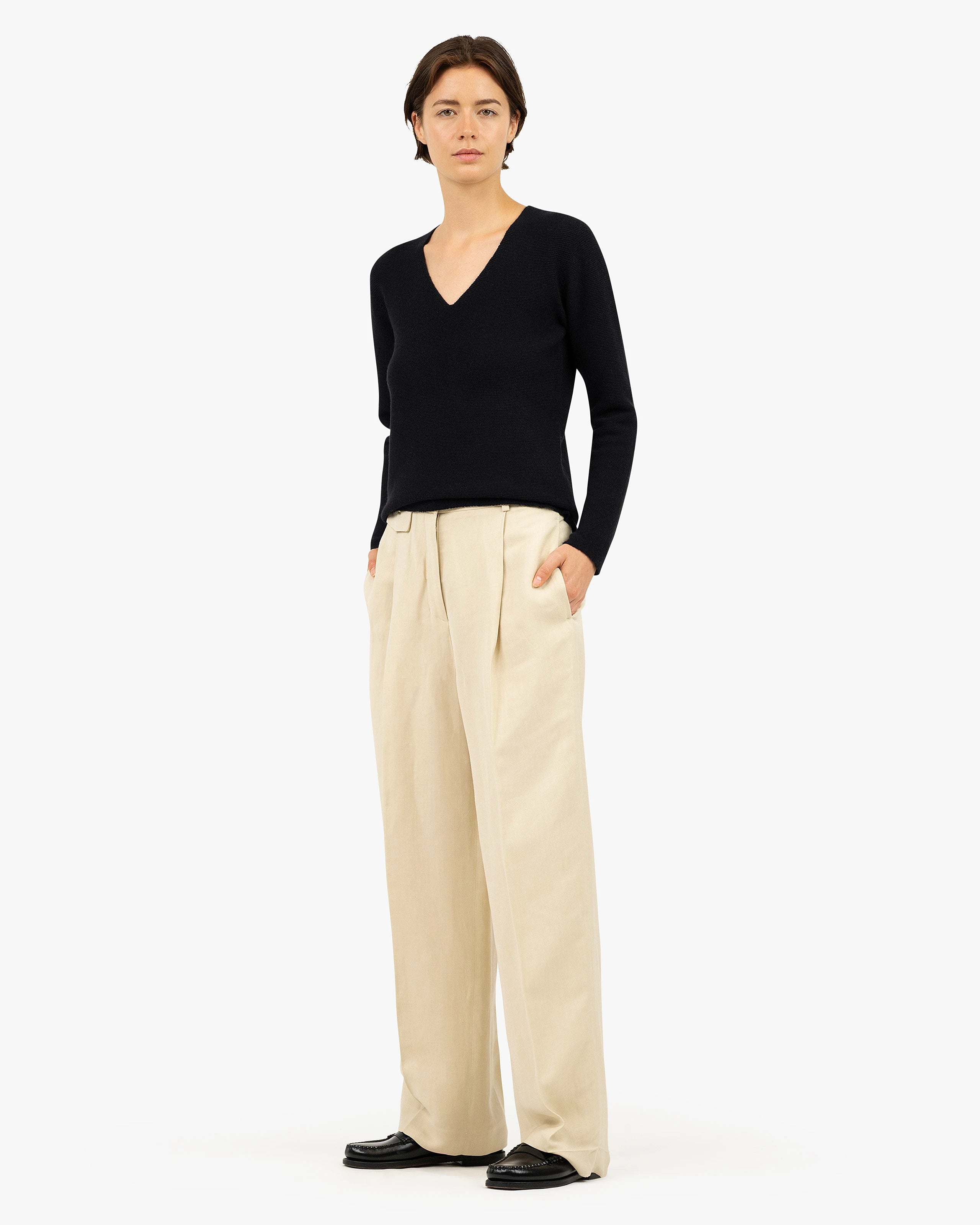 Women's Soffio V-Neck Sweater - Black Cashmere